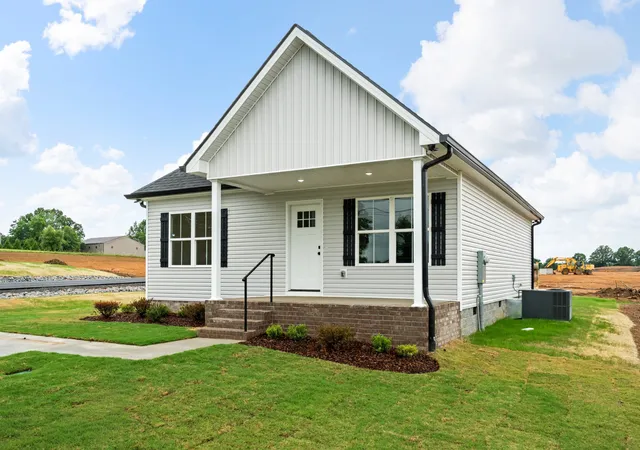 Homes for sale in Mc Ewen, TN | 929 Wilkie St N, Mc Ewen, TN 37101 | MLS# 3225013