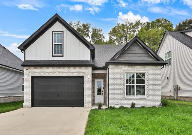 Photo 1 of Sale Pending at 914 Vendue Ave, Clarksville, TN 37042 | MLS# 3225675 | Listing updated on 2026-08-19