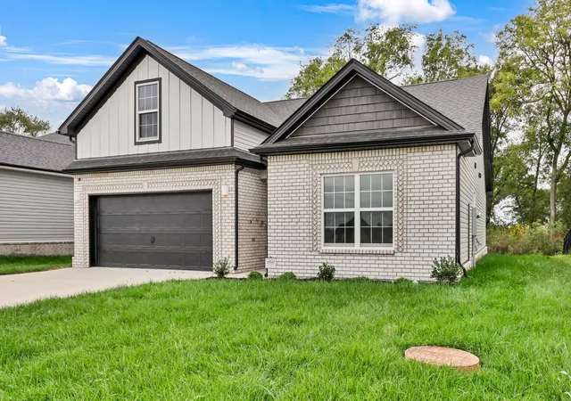 Photo 2 of Sale Pending at 914 Vendue Ave, Clarksville, TN 37042 | MLS# 3225675 | Listing updated on 2026-08-19