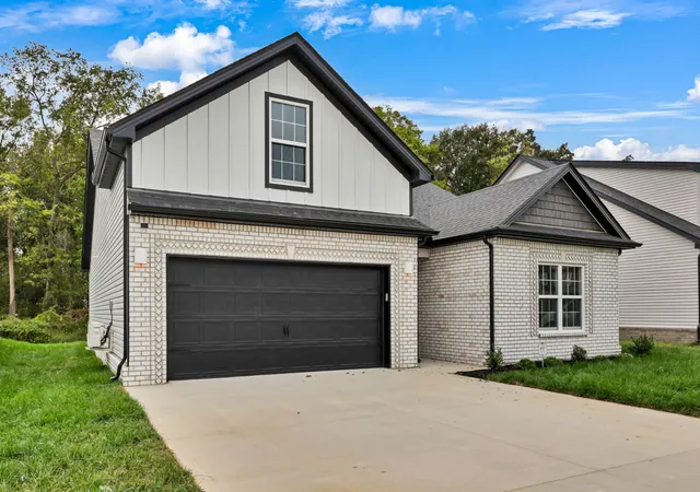 Photo 3 of Sale Pending at 914 Vendue Ave, Clarksville, TN 37042 | MLS# 3225675 | Listing updated on 2026-08-19