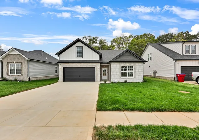 Photo 3 of Sale Pending at 914 Vendue Ave, Clarksville, TN 37042 | MLS# 3225675 | Listing updated on 2026-08-19