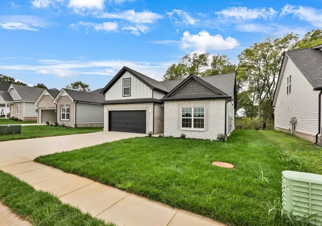 Photo 4 of Sale Pending at 914 Vendue Ave, Clarksville, TN 37042 | MLS# 3225675 | Listing updated on 2026-08-19