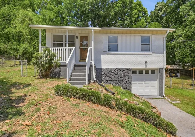 Homes for sale in Soddy Daisy, TN | 2387 Glengerrie Dr, Soddy Daisy, TN 37379 | MLS# 3269764