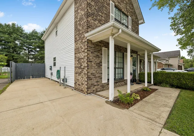 Photo 3 of Townhouse for sale at 633 Lilly Ln, Murfreesboro, TN 37128 | MLS# 3263047 | Listing updated on 2026-09-19