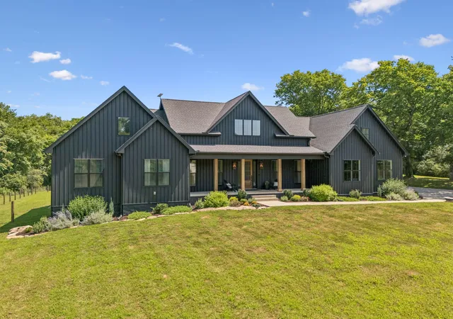 Photo 3 of Sale Pending at 2284 Stephens Rd, Columbia, TN 38401 | MLS# 3251182 | Listing updated on 2026-10-06