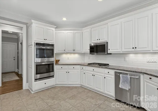 Photo 2 of Sale Pending at 8707 Calumet Farms Dr, Waxhaw, NC 28173 | MLS# 3225327 | Listing updated on 2026-06-06