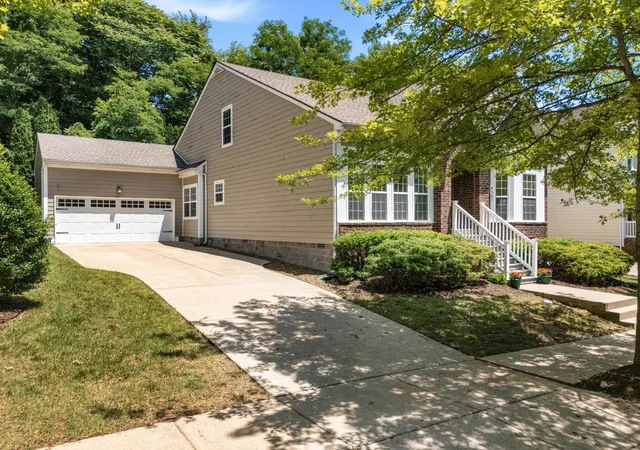 Photo 3 of Single family home for sale at 4307 Barnes Cvs Dr, Nashville, TN 37211 | MLS# 3225985 | Listing updated on 2026-08-31
