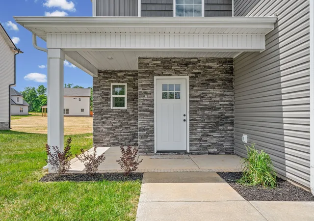 Photo 2 of Single family home for sale at 77 Sycamore Hl, Clarksville, TN 37042 | MLS# 3226102 | Listing updated on 2026-08-19
