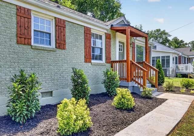 Homes for sale in Nashville, TN | 2217 Pinewood Rd, Nashville, TN 37216 | MLS# 3225577