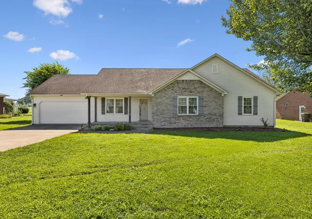 Homes for sale in Lawrenceburg, TN | 16 Delana Ave, Lawrenceburg, TN 38464 | MLS# 3225568