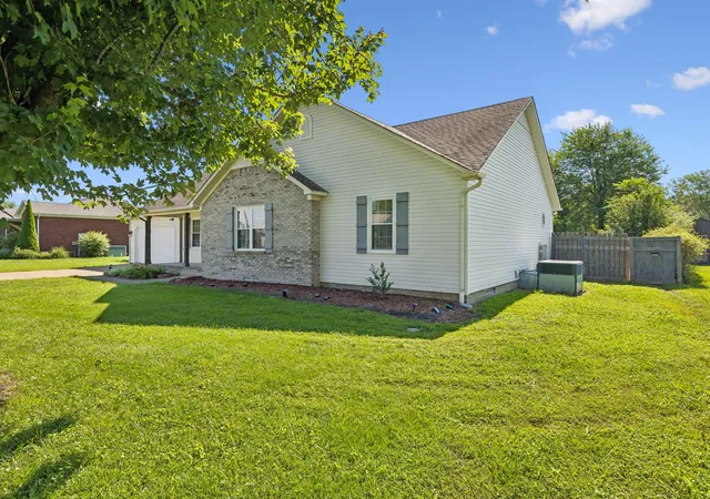 Homes for sale in Lawrenceburg, TN | 16 Delana Ave, Lawrenceburg, TN 38464 | MLS# 3225568