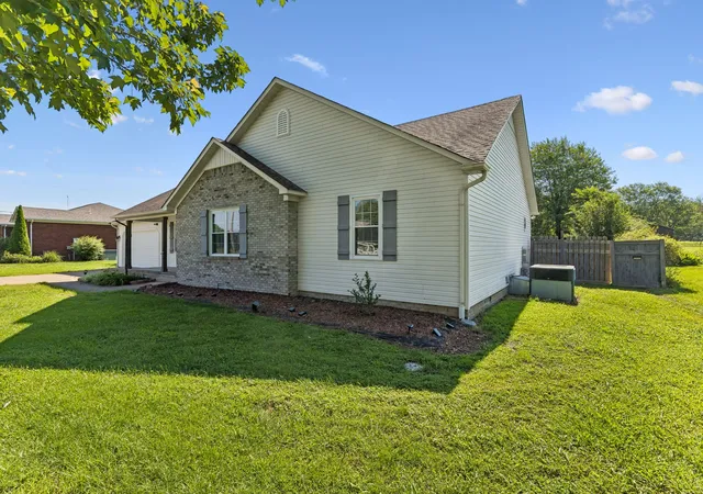 Homes for sale in Lawrenceburg, TN | 16 Delana Ave, Lawrenceburg, TN 38464 | MLS# 3225568