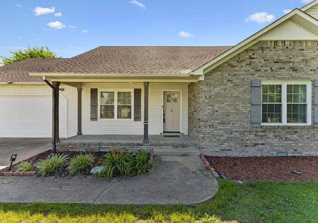 Homes for sale in Lawrenceburg, TN | 16 Delana Ave, Lawrenceburg, TN 38464 | MLS# 3225568