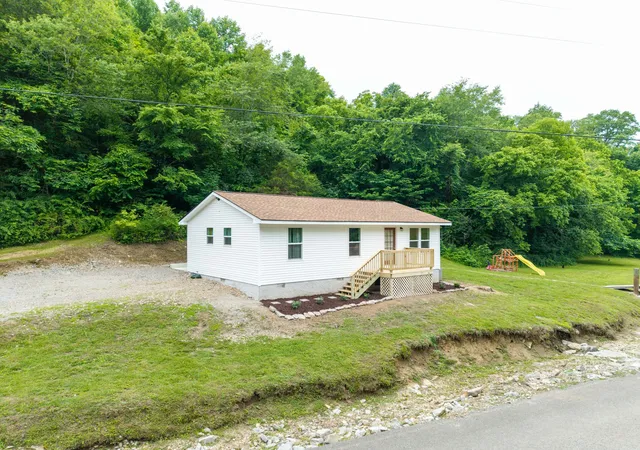 Photo 4 of House for sale at 1784 Hurricane Crk Rd, Woodbury, TN 37190 | MLS# 3225617 | Listing updated on 2026-06-12