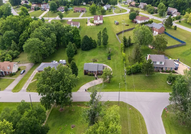 Photo 4 of Single family home for sale at 1914 Claymont Dr, Clarksville, TN 37040 | MLS# 3225764 | Listing updated on 2026-10-09