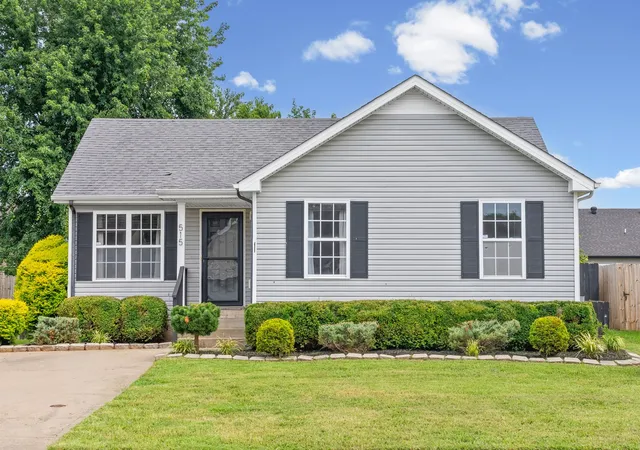 Photo 3 of Single family home for sale at 515 Oakmont Dr, Clarksville, TN 37042 | MLS# 3309267 | Listing updated on 2026-10-07