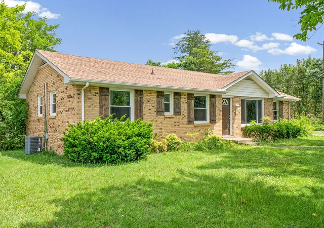 Photo 1 of Single family home for sale at 101 Susan St, Clarksville, TN 37042 | MLS# 3225706 | Listing updated on 2026-10-15