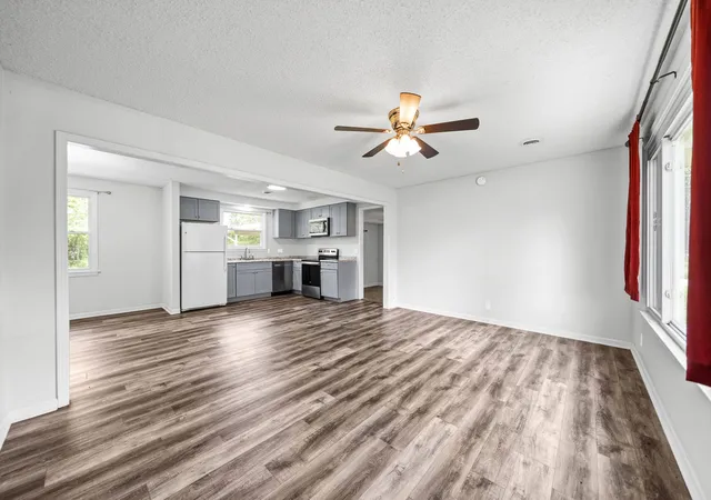 Photo 3 of Single family home for sale at 101 Susan St, Clarksville, TN 37042 | MLS# 3225706 | Listing updated on 2026-10-15