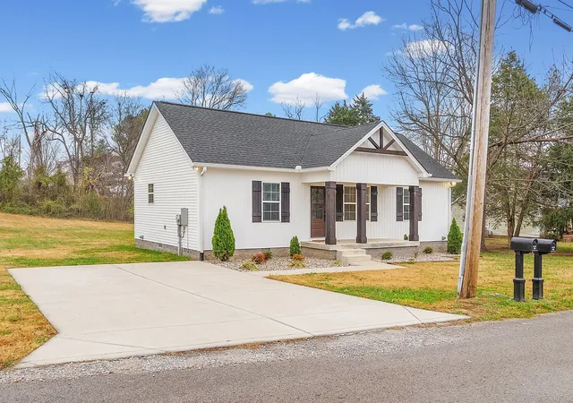 3rd image of 205 Maple St, Adams, TN 37010 | MLS# 3226032