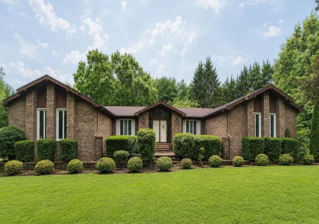 Homes for sale in Winchester, TN | 615 Lakeview Way, Winchester, TN 37398 | MLS# 3228371
