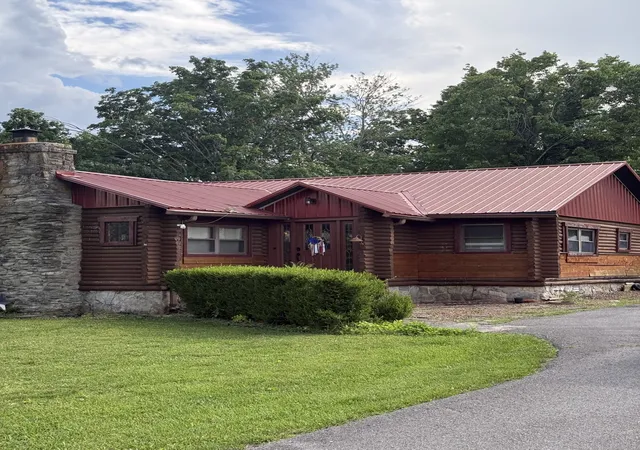 Photo 1 of Single family home for sale at 1408 Sue Ann Ln, Lafayette, TN 37083 | MLS# 3229476 | Listing updated on 2026-10-05