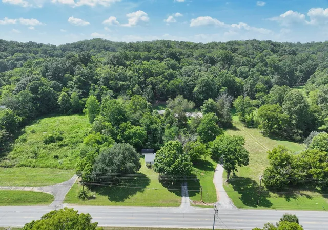 Photo 3 of Single family home for sale at 1290 Louisville Hwy, Goodlettsville, TN 37072 | MLS# 3256250 | Listing updated on 2026-08-20