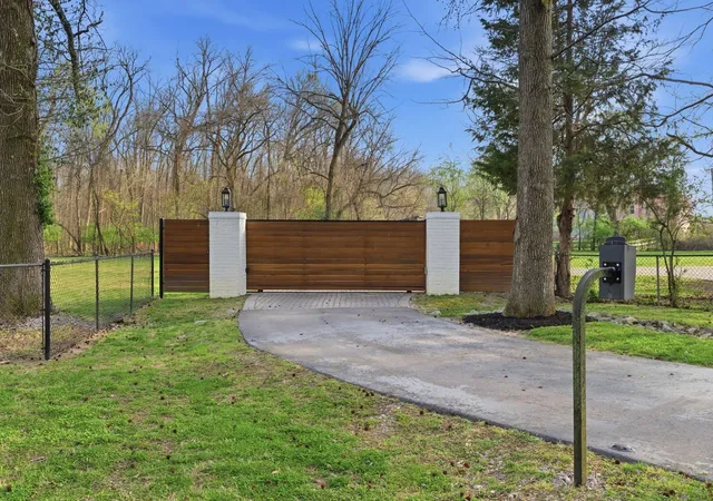 Photo 4 of Single family home for sale at 2616 Tiffany Dr, Nashville, TN 37206 | MLS# 3225930 | Listing updated on 2026-07-31