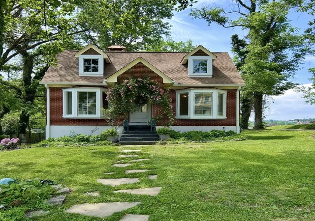 Photo 2 of Single family home for sale at 409 West 6th St, Columbia, TN 38401 | MLS# 3226034 | Listing updated on 2026-08-30