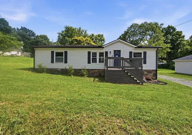 Homes for sale in Springfield, TN | 824 Pitt Ave, Springfield, TN 37172 | MLS# 3234080