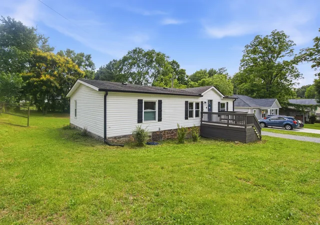 Homes for sale in Springfield, TN | 824 Pitt Ave, Springfield, TN 37172 | MLS# 3234080