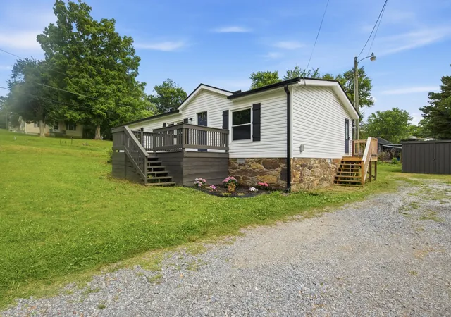 Homes for sale in Springfield, TN | 824 Pitt Ave, Springfield, TN 37172 | MLS# 3234080