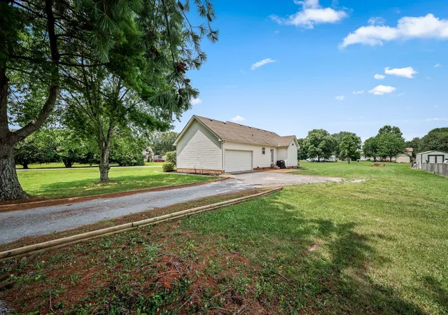 Photo 3 of Sale Pending at 3531 Quaker Ct, Murfreesboro, TN 37128 | MLS# 3508225 | Listing updated on 2026-08-20
