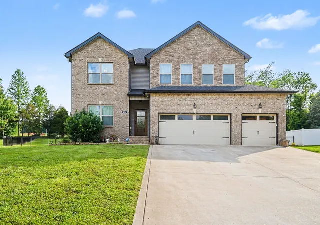 Homes for sale in Clarksville, TN | 824 Snapdragon Ct, Clarksville, TN 37042 | MLS# 3230186