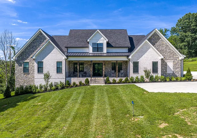 Photo 1 of Mansion for sale at 1500 Ctr Star Rd, Columbia, TN 38401 | MLS# 3231648 | Listing updated on 2026-08-19