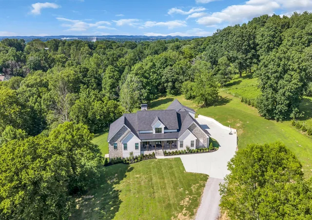 Photo 2 of Mansion for sale at 1500 Ctr Star Rd, Columbia, TN 38401 | MLS# 3231648 | Listing updated on 2026-08-19