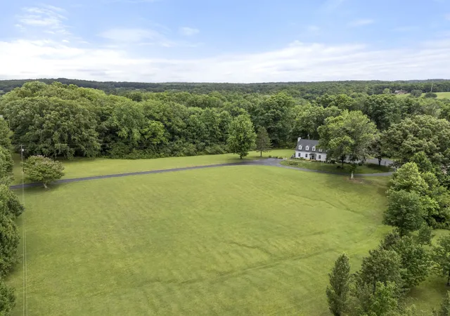 Photo 3 of Single family home for sale at 1100 Mill Rd, Dickson, TN 37055 | MLS# 3226561 | Listing updated on 2026-08-22