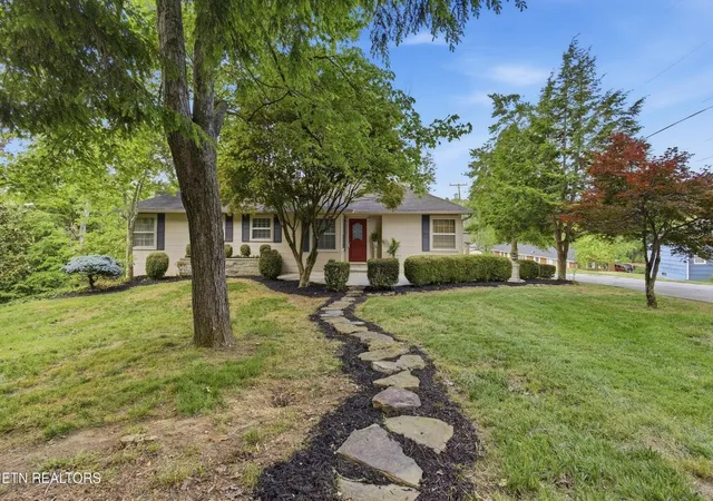 Photo 1 of Single family home for sale at 617 Mill St, Kingston, TN 37763 | MLS# 3337586 | Listing updated on 2026-08-31