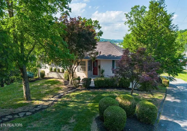 Photo 3 of Single family home for sale at 617 Mill St, Kingston, TN 37763 | MLS# 3337586 | Listing updated on 2026-08-31