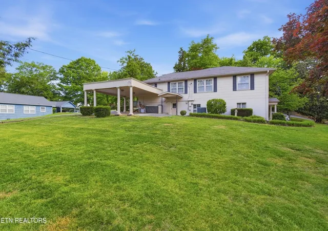 Photo 4 of Single family home for sale at 617 Mill St, Kingston, TN 37763 | MLS# 3337586 | Listing updated on 2026-08-31