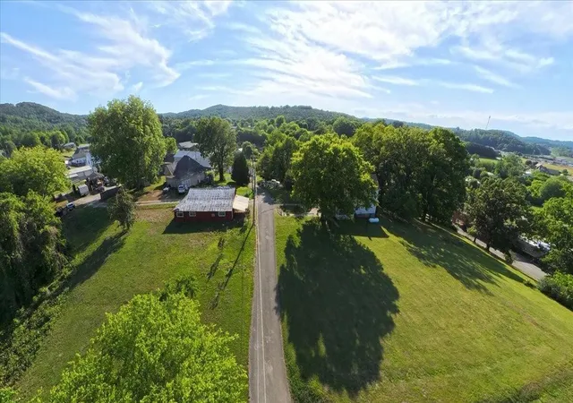Homes for sale in Tellico Plains, TN | 111 Bryan Hill Dr, Tellico Plains, TN 37385 | MLS# 3226305