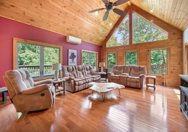 Photo 3 of Single family home for sale at 232 Victoria Cir, Jamestown, TN 38556 | MLS# 3232206 | Listing updated on 2026-08-19