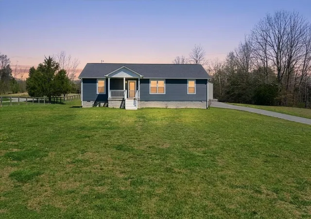 Homes for sale in Charlotte, TN | 1041 Twin Creek Rd, Charlotte, TN 37036 | MLS# 3228299
