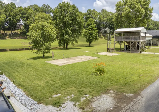 Homes for sale in Clifton, TN | 694 River Rd, Clifton, TN 38425 | MLS# 3228683