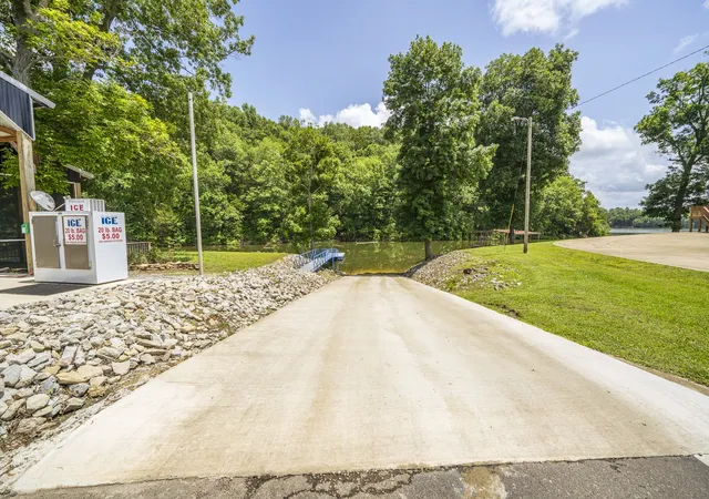Homes for sale in Clifton, TN | 694 River Rd, Clifton, TN 38425 | MLS# 3228683