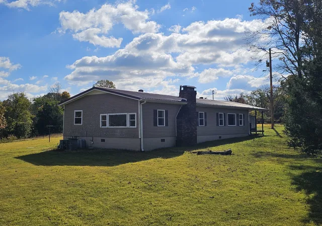 Photo 3 of Manufactured Mobile Home at 2305 Highway 46, Indian Mound, TN 37079 | MLS# 3228694 | | Sold on 2026-07-14
