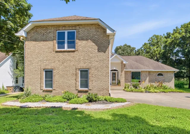 Photo 2 of Sale Pending at 108 Buena Vista Ct, Nashville, TN 37218 | MLS# 3226611 | Listing updated on 2026-08-16