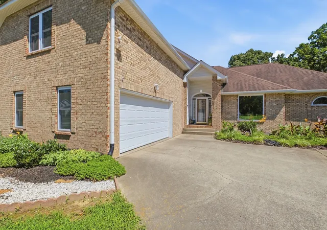 Photo 3 of Sale Pending at 108 Buena Vista Ct, Nashville, TN 37218 | MLS# 3226611 | Listing updated on 2026-08-16