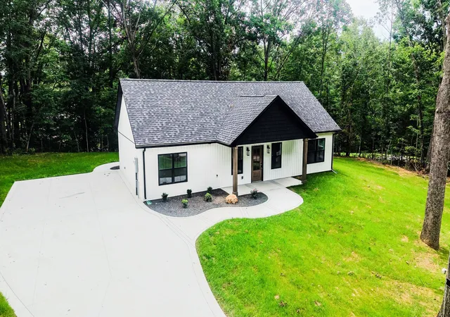 Homes for sale in Erin, TN | 352 Pulley St, Erin, TN 37061 | MLS# 3232079