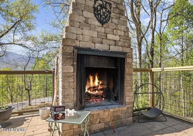 4th image of 725 Sunshine Tr, Gatlinburg, TN 37738 | MLS# 3302059