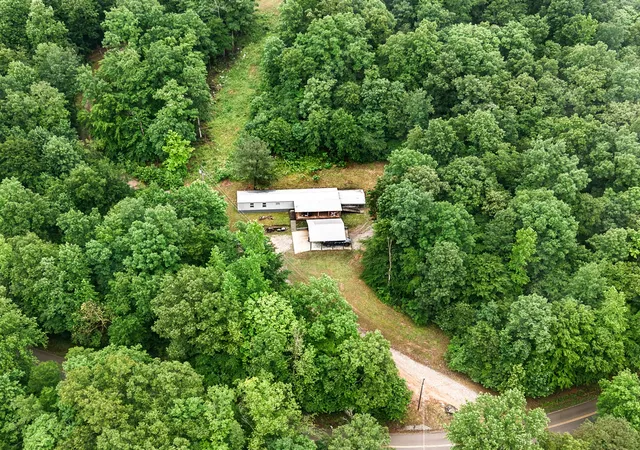 Photo 2 of Manufactured home for sale at 1865 Mcwhorter Rd, Cunningham, TN 37052 | MLS# 3228400 | Listing updated on 2026-08-19